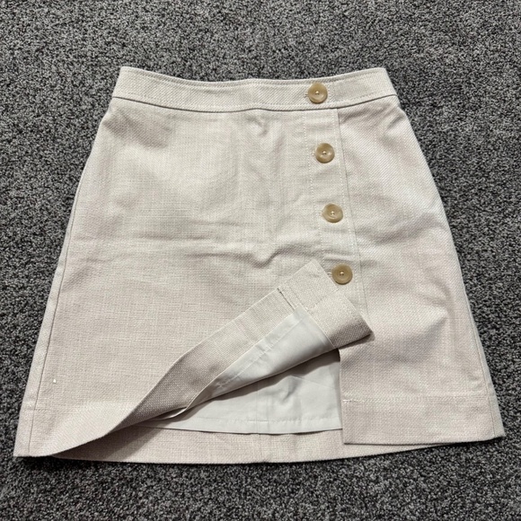 Ann Taylor Petite Cream/Tan Canvas Lined Button Detail A-line Skirt Size 2P - Picture 2 of 7